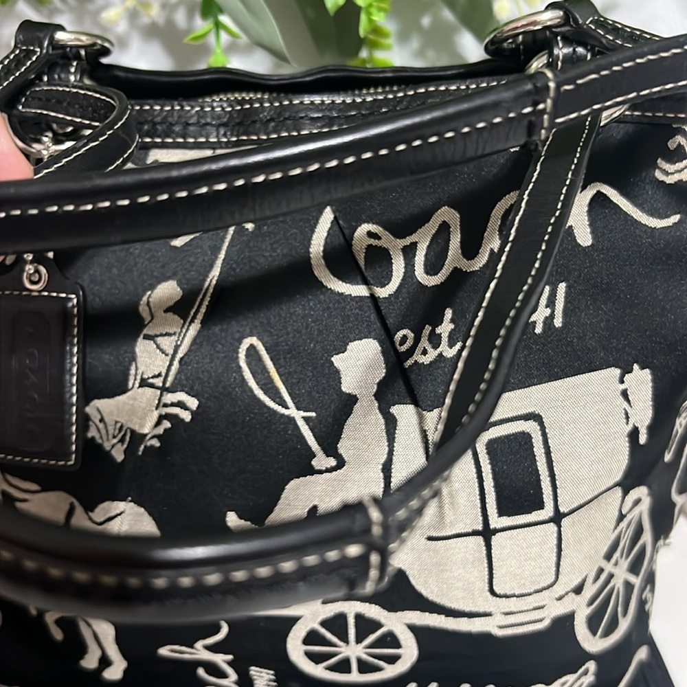 Coach Black and Cream Tote Bag - Picture 3 of 11